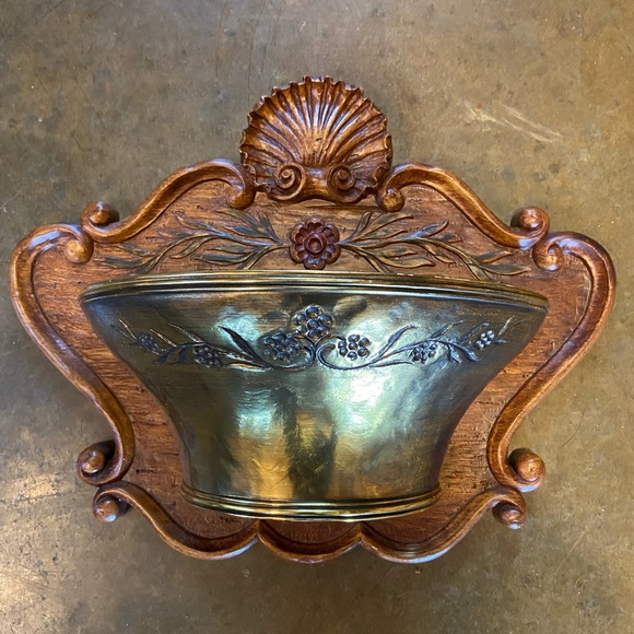 Rare Syroco Hollywood Regency Tuscan wall planter
